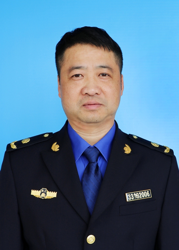 雷源明領導照片